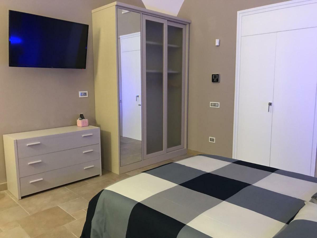Oroverde Camere & Suite Nel Cuore Di Trani トラーニ エクステリア 写真